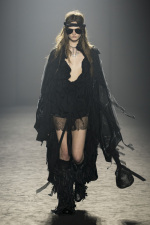 Ann-Demeulemeester-FW25-Paris-01