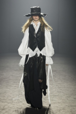 Ann-Demeulemeester-FW25-Paris-02