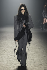 Ann-Demeulemeester-FW25-Paris-11