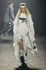 Ann-Demeulemeester-FW25-Paris-24