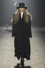 Ann-Demeulemeester-FW25-Paris-36