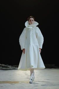 anrealage_aw22-23_02earth_look02