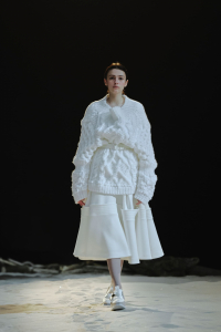 anrealage_aw22-23_02earth_look06