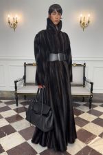 BALENCIAGA-WINTER-25-CAMPAIGN-LOOK-IMAGES_20