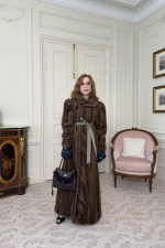 BALENCIAGA-WINTER-25-CAMPAIGN-LOOK-IMAGES_26