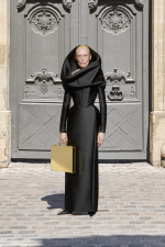 BALENCIAGA-COUTURE-54-LOOK-38_MINTTU