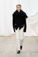 Bluemarble_fw25_runway_press_look05