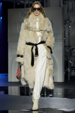 Burberry-Winter-2026-Show-Fronts-Look-32
