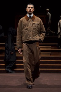 Burberry-Autumn_Winter-2022-Menswear-Collection-Look-24_001