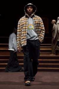 Burberry-Autumn_Winter-2022-Menswear-Collection-Look-29_001