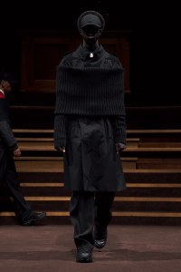Burberry-Autumn_Winter-2022-Menswear-Collection-Look-36_001