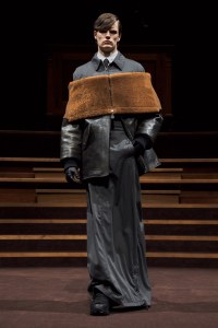 Burberry-Autumn_Winter-2022-Menswear-Collection-Look-39_001