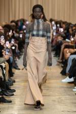 Burberry-Spring_Summer-2023-Collection-Look-1