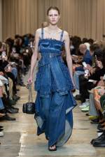 Burberry-Spring_Summer-2023-Collection-Look-17