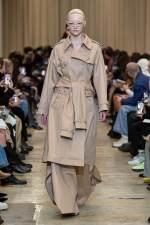 Burberry-Spring_Summer-2023-Collection-Look-18