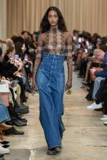 Burberry-Spring_Summer-2023-Collection-Look-3