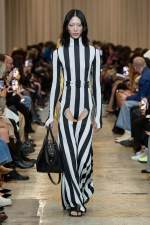 Burberry-Spring_Summer-2023-Collection-Look-32