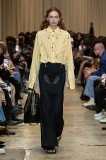 Burberry-Spring_Summer-2023-Collection-Look-34