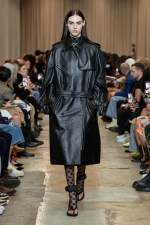 Burberry-Spring_Summer-2023-Collection-Look-37