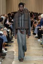 Burberry-Spring_Summer-2023-Collection-Look-38