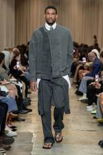 Burberry-Spring_Summer-2023-Collection-Look-40