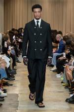 Burberry-Spring_Summer-2023-Collection-Look-77