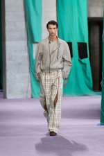 Burberry-Summer-2025-Show-Look-13