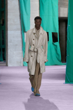 Burberry-Summer-2025-Show-Look-15