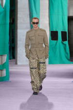 Burberry-Summer-2025-Show-Look-29