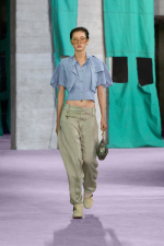 Burberry-Summer-2025-Show-Look-35