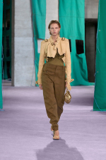 Burberry-Summer-2025-Show-Look-36