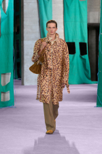 Burberry-Summer-2025-Show-Look-37