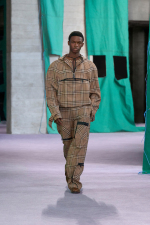 Burberry-Summer-2025-Show-Look-39