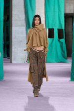 Burberry-Summer-2025-Show-Look-42