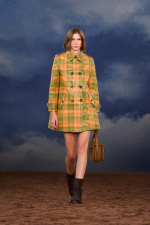Burberry-Summer-2026-Show-Runway-Backs-Look-1