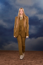 Burberry-Summer-2026-Show-Runway-Backs-Look-18