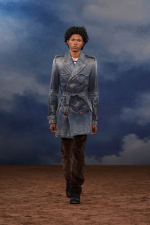 Burberry-Summer-2026-Show-Runway-Backs-Look-2