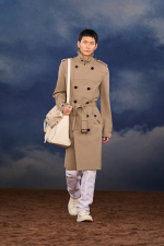 Burberry-Summer-2026-Show-Runway-Backs-Look-23
