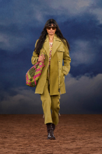 Burberry-Summer-2026-Show-Runway-Backs-Look-35