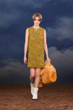 Burberry-Summer-2026-Show-Runway-Backs-Look-36