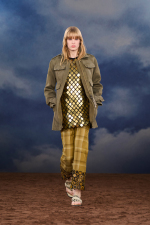 Burberry-Summer-2026-Show-Runway-Backs-Look-38