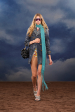 Burberry-Summer-2026-Show-Runway-Backs-Look-5