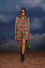 Burberry-Summer-2026-Show-Runway-Backs-Look-8