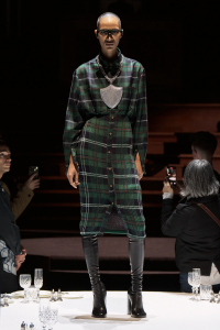 Burberry-Autumn_Winter-2022-Womenswear-Collection-Look-15_001