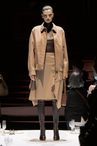 Burberry-Autumn_Winter-2022-Womenswear-Collection-Look-27_001
