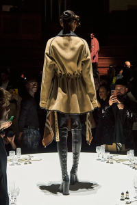 Burberry-Autumn_Winter-2022-Womenswear-Collection-Look-3_002