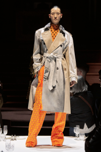 Burberry-Autumn_Winter-2022-Womenswear-Collection-Look-42_001