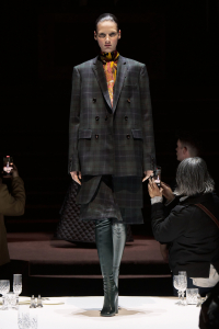 Burberry-Autumn_Winter-2022-Womenswear-Collection-Look-48_001