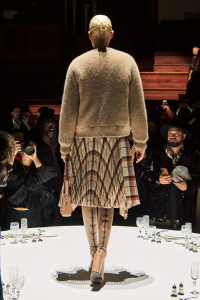 Burberry-Autumn_Winter-2022-Womenswear-Collection-Look-9_002