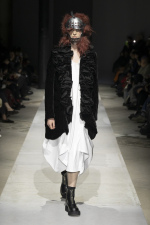 Comme_des_garcons_hommePlus_press_FW25-26_look001